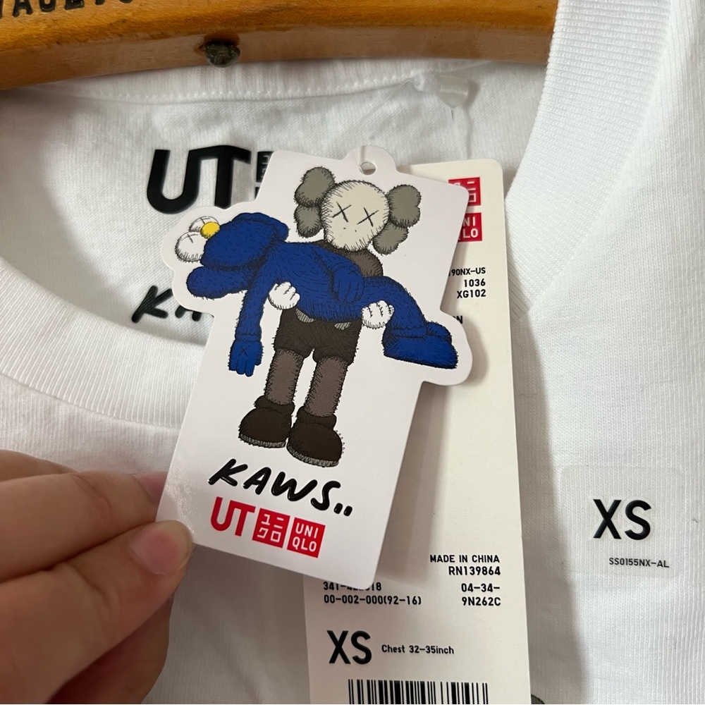 NWT! Uniqlo UT x Kaws x Sesame Street‎ T-shirt Size XS White - Picture 3 of 10
